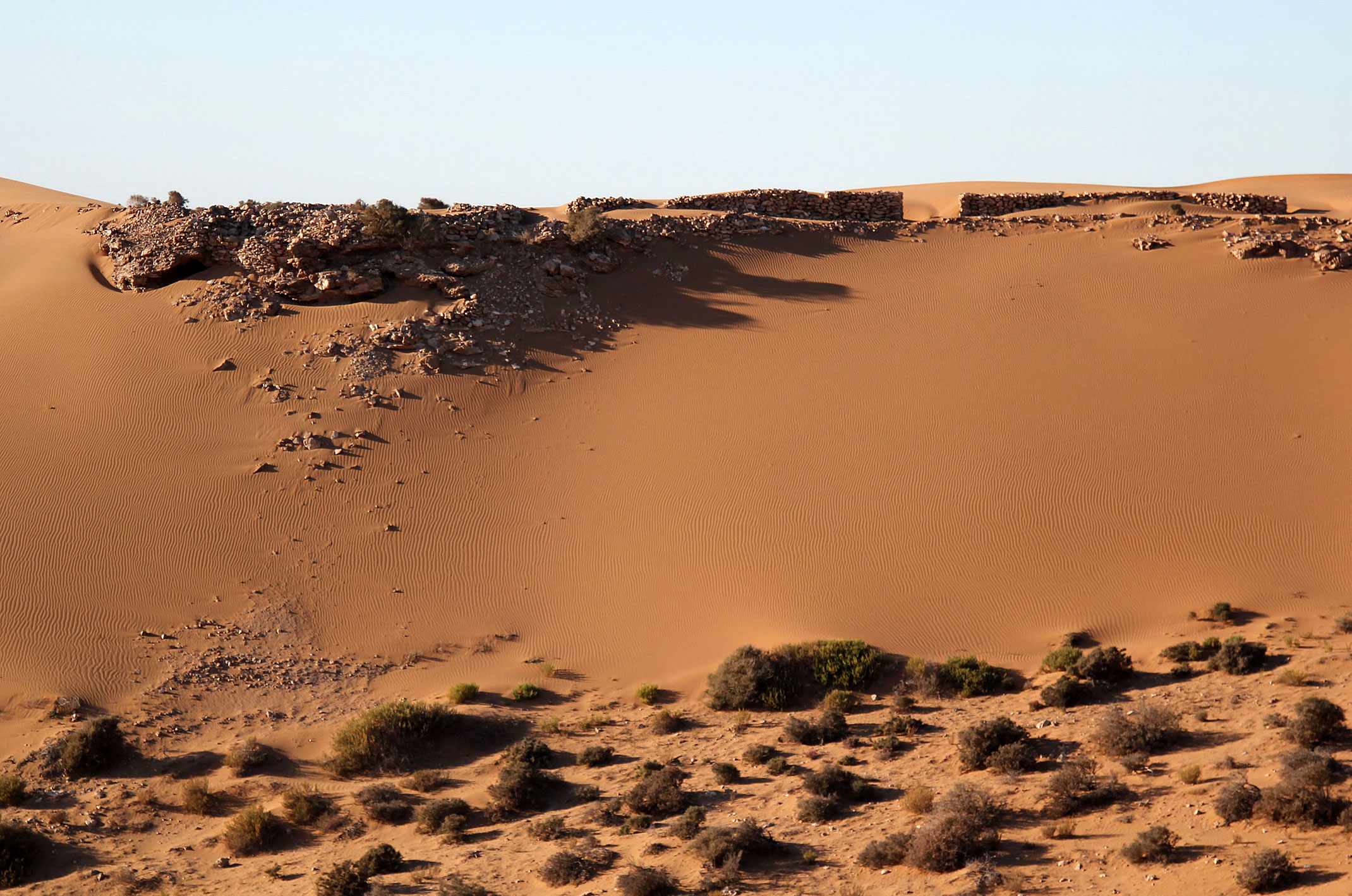 Sahara Zachodnia.Fort na saharyjskim klifie