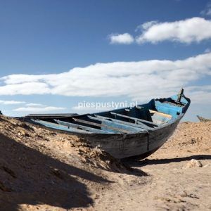 Porzucona łódź - Blog podróżniczy - PIES PUSTYNI