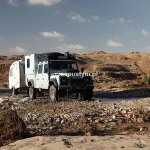 Land Rover Defender 130 – przez rzeczkę do fortu - Blog podróżniczy - PIES PUSTYNI