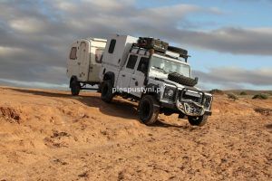 Land Rover Defender 130 – szutrową drogą - Blog podróżniczy - PIES PUSTYNI