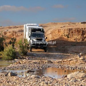 Land Rover Defender 130 w drodze do fortu - Blog podróżniczy - PIES PUSTYNI