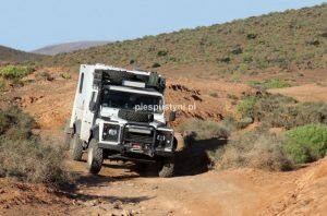 Land Rover Defender 130  w terenie - Blog podróżniczy - PIES PUSTYNI