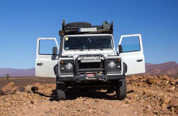 Land Rover Defender 130 – postój przy studni - Blog podróżniczy - PIES PUSTYNI