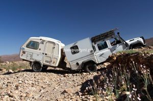 Land Rover Defender 130 – przejazd przez oued - Blog podróżniczy - PIES PUSTYNI