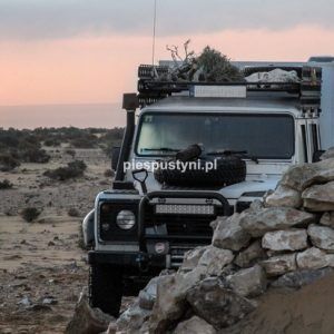 Land Rover Defender 130 – nocleg w forcie - Blog podróżniczy - PIES PUSTYNI