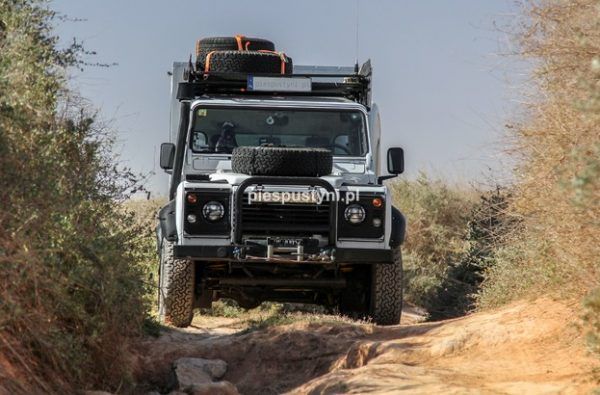 Land Rover Defender 130 – szlak do Aoreora - Blog podróżniczy - PIES PUSTYNI