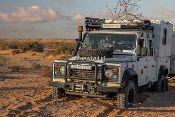 Land Rover Defender 130 – Ups! - Blog podróżniczy - PIES PUSTYNI